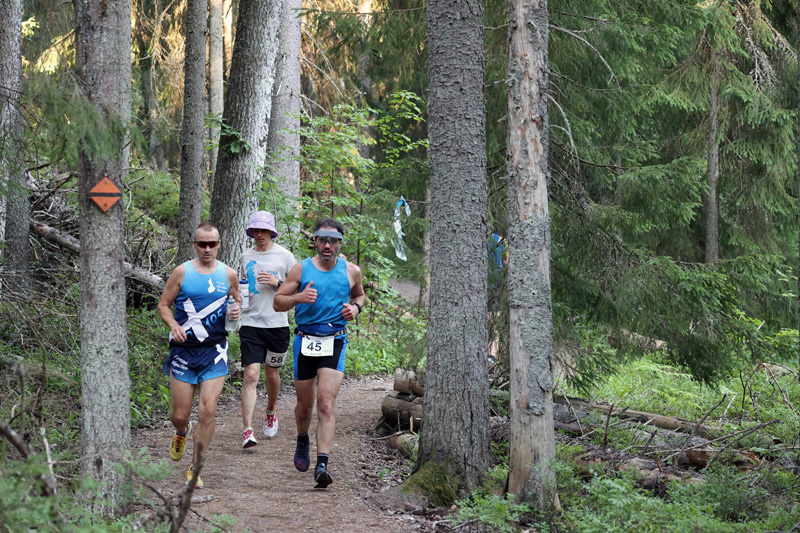 NBU:n yöreitillä, olen vasemmanpuoleisin